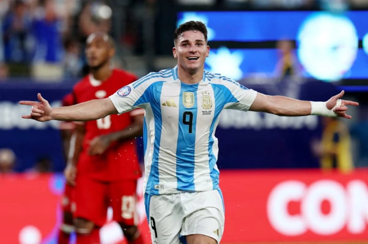 Julian Alvarez Mở Cánh Cửa Tới Barca – Cơ Hội Cho Fan NEW88 Chính Thức Theo Dõi Siêu Sao - hình ảnh - vn-new88.com Julian Alvarez Mở Cánh Cửa Tới Barca – Cơ Hội Cho Fan NEW88 Chính Thức Theo Dõi Siêu Sao - hình ảnh - vn-new88.com