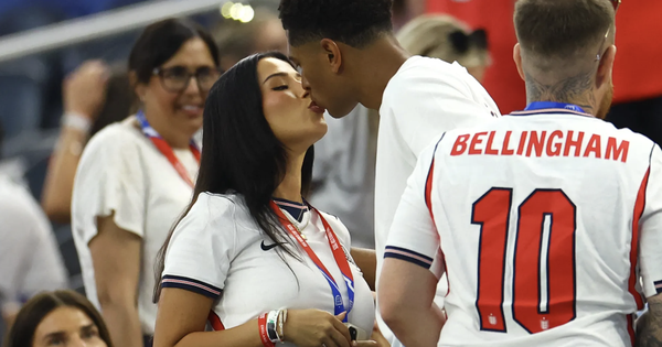 Chuyện ‘yêu’ tại World Cup 2026: Anh cấm WAGs, còn Messi và Ronaldo thì sao? - hình ảnh - vn-new88.com Chuyện ‘yêu’ tại World Cup 2026: Anh cấm WAGs, còn Messi và Ronaldo thì sao? - hình ảnh - vn-new88.com