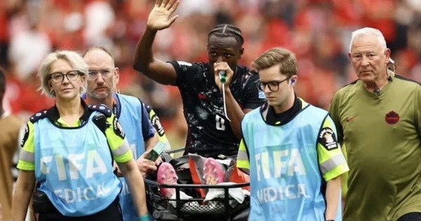 Cầu thủ Canada chia tay World Cup 2026 sau chấn thương gãy chân trong trận thắng Qatar - hình ảnh - vn-new88.com Cầu thủ Canada chia tay World Cup 2026 sau chấn thương gãy chân trong trận thắng Qatar - hình ảnh - vn-new88.com
