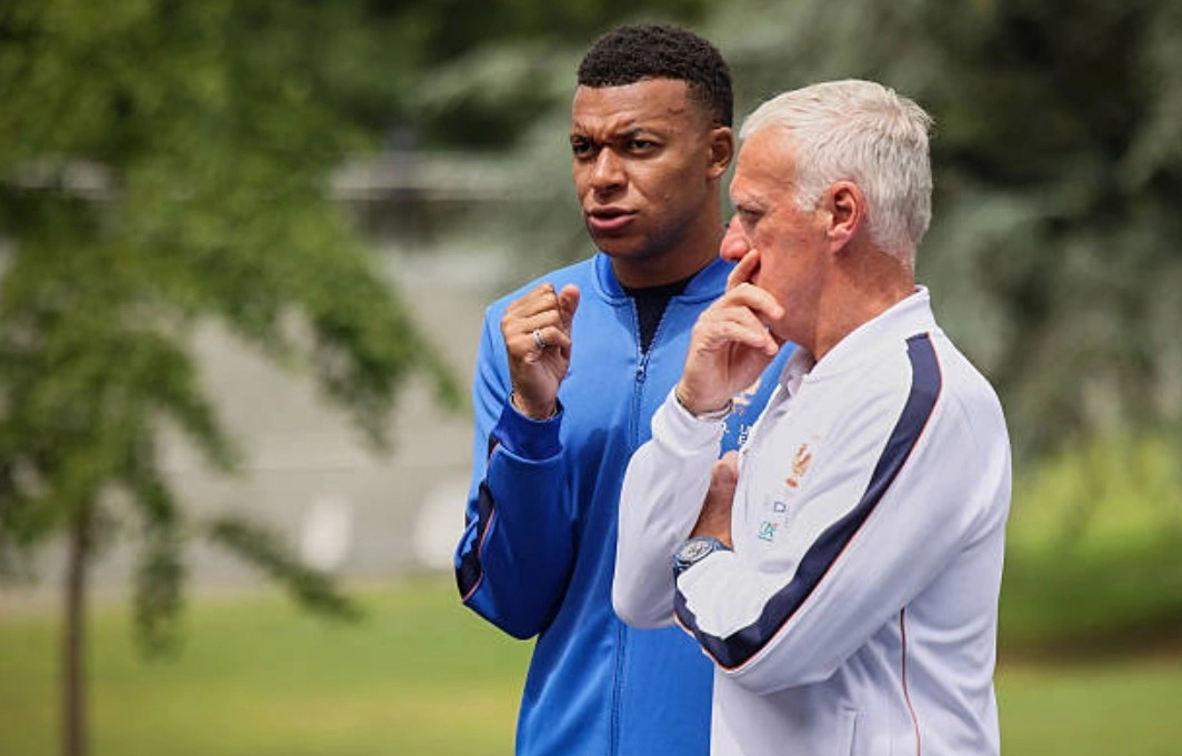 Deschamps: ‘Nhiều HLV cũng ngốc như tôi khi xếp Mbappe đá trung phong’ - hình ảnh - vn-new88.com Deschamps: ‘Nhiều HLV cũng ngốc như tôi khi xếp Mbappe đá trung phong’ - hình ảnh - vn-new88.com